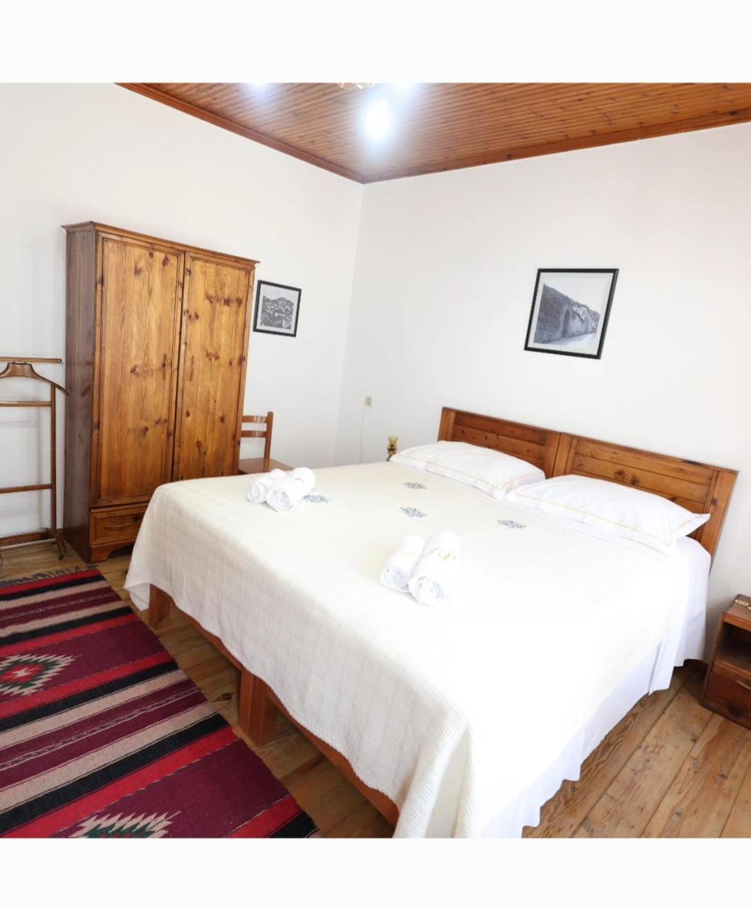 Guest House J.Prifti Berat Eksteriør billede