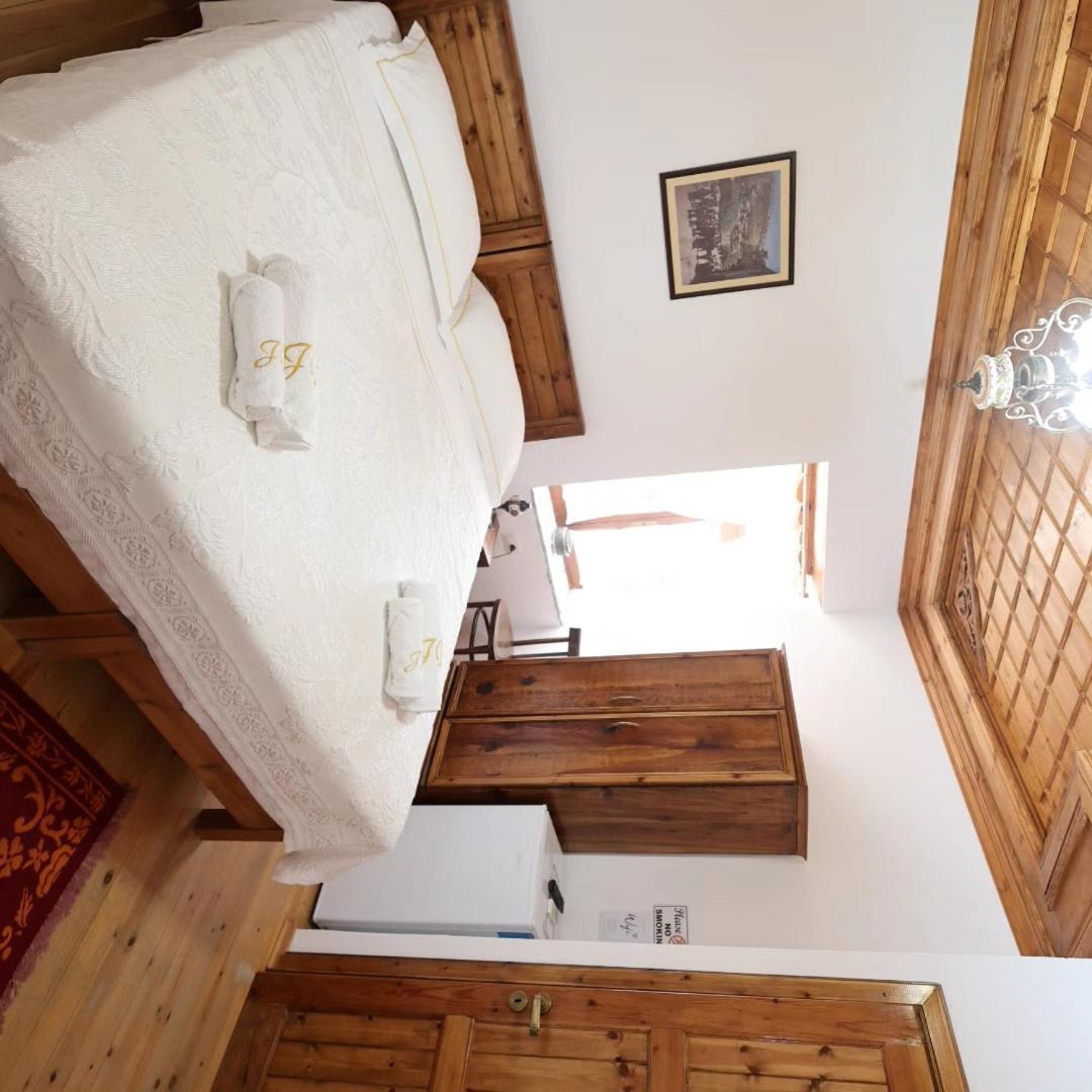 Guest House J.Prifti Berat Eksteriør billede