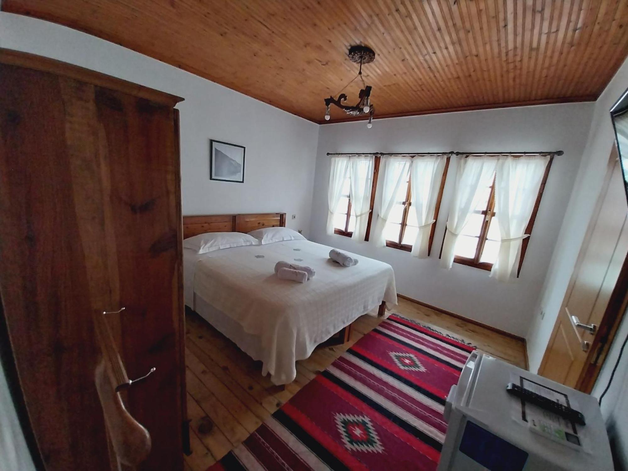 Guest House J.Prifti Berat Eksteriør billede